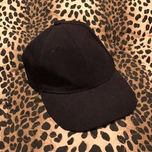 Black fitted hat